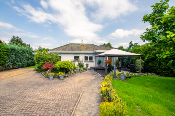 In Herzfelde mit zwei Grundstücken! Einfamilienhaus inkl. Sauna, Kamin, Garage, Terrasse usw., 15378  Rüdersdorf, Bungalow